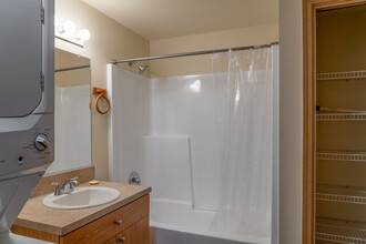 Clark Avenue Apartments in Battle Ground, WA - Building Photo - Interior Photo