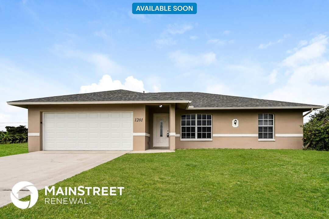 1201 NE 19th St in Cape Coral, FL - Building Photo