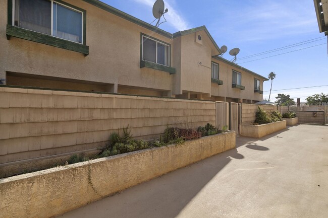 1235 E Carson St in Carson, CA - Building Photo - Building Photo