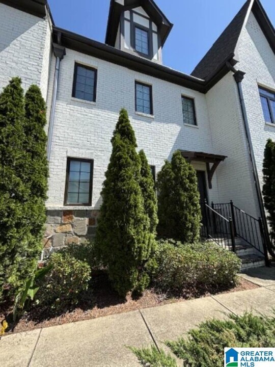 962 Lennox Blvd in Vestavia Hills, AL - Building Photo