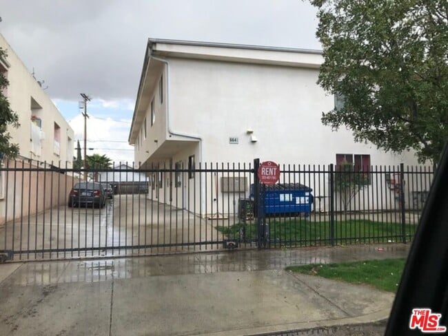 6642 Irvine Ave in Los Angeles, CA - Building Photo - Building Photo