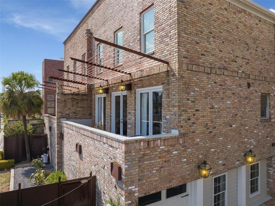 1308 Dart St in Houston, TX - Building Photo