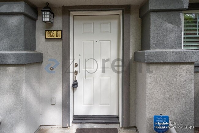 16935 Laurel Hill Ln in San Diego, CA - Building Photo - Building Photo