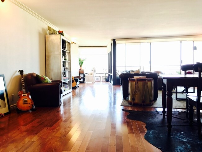 4265 Marina City Dr, Unit 201 in Marina Del Rey, CA - Building Photo - Building Photo