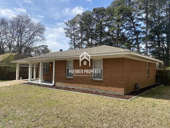 8561 Cedar Cir W in Southaven, MS - Building Photo - Building Photo