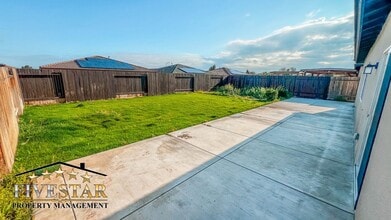 1400 Berkshire Rd in Bakersfield, CA - Building Photo - Building Photo
