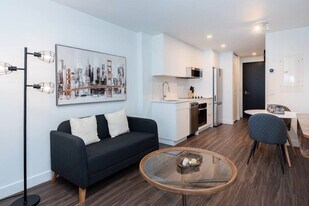 1350 Boul. René-Lévesque O in Montréal, QC - Building Photo