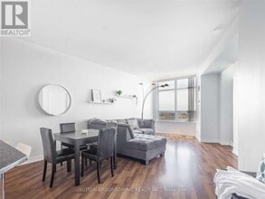 9225 Jane St in Vaughan, ON - Building Photo - Building Photo