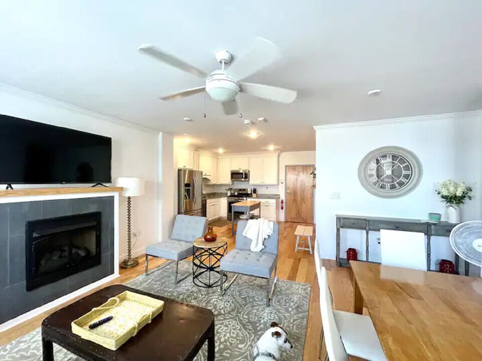 1008 Tremont St in Boston, MA - Building Photo