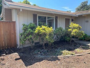 1224 Siskiyou Blvd in Medford, OR - Foto de edificio - Building Photo