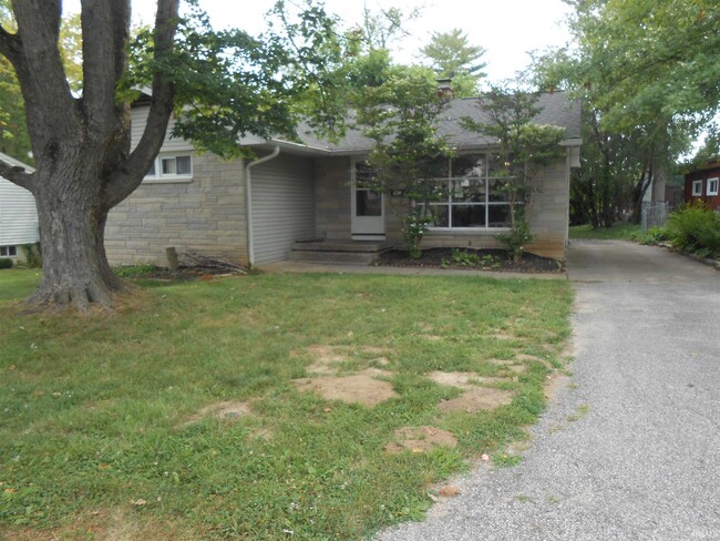 property at 107 S Hillsdale Dr