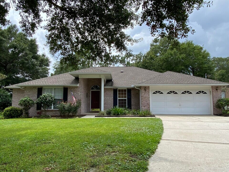 2800 Pinnacle Point Dr in Crestview, FL - Building Photo