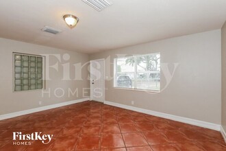 2206 Liberty St in Hollywood, FL - Building Photo - Building Photo