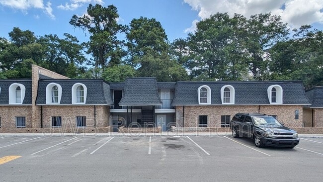property at 7201 Arlington Expy