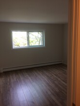 8936 N Parkside Ave, Unit 303 in Des Plaines, IL - Building Photo - Building Photo
