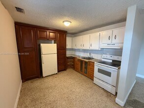 3091 NW 30th St in Miami, FL - Building Photo - Building Photo