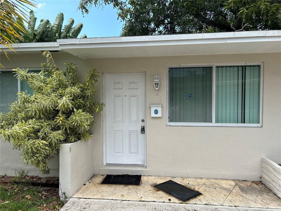 1121 NW 34th Ave in Miami, FL - Building Photo