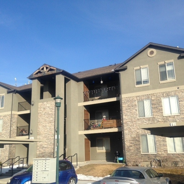 property at 3569 E Rock Creek Rd