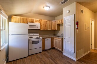 1704 Fairfax Ave in Wichita Falls, TX - Foto de edificio - Building Photo