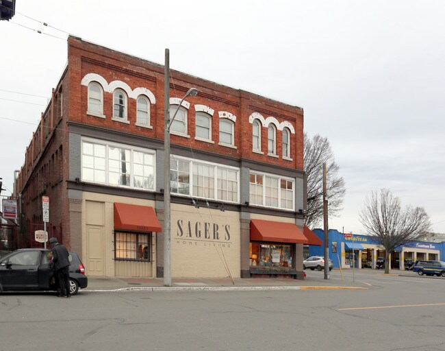1800-1850 Government St in Victoria, BC - Building Photo - Building Photo