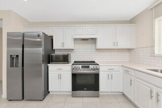 3558 74th Ave Cir E in Sarasota, FL - Foto de edificio - Building Photo