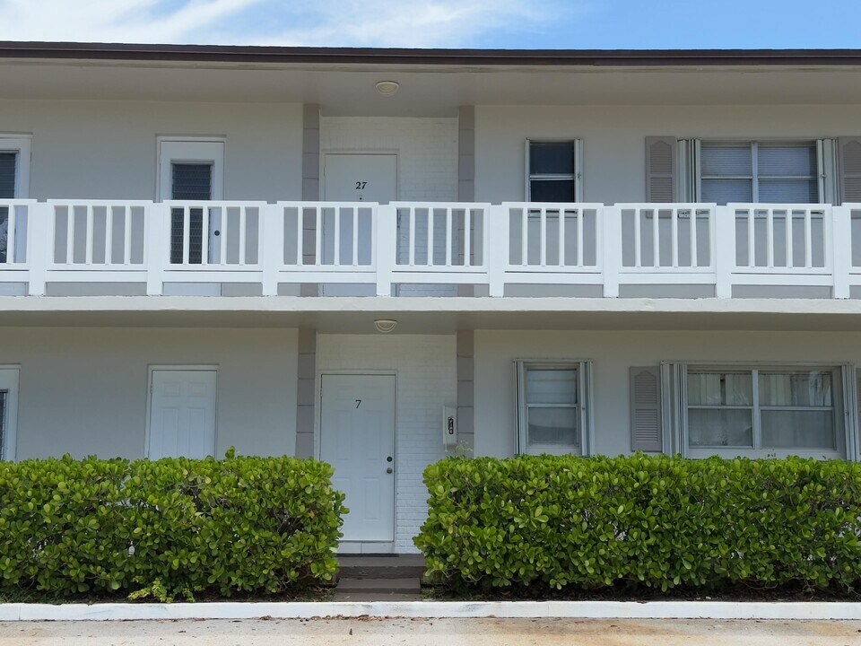 560 SE 2nd Ave in Deerfield Beach, FL - Building Photo