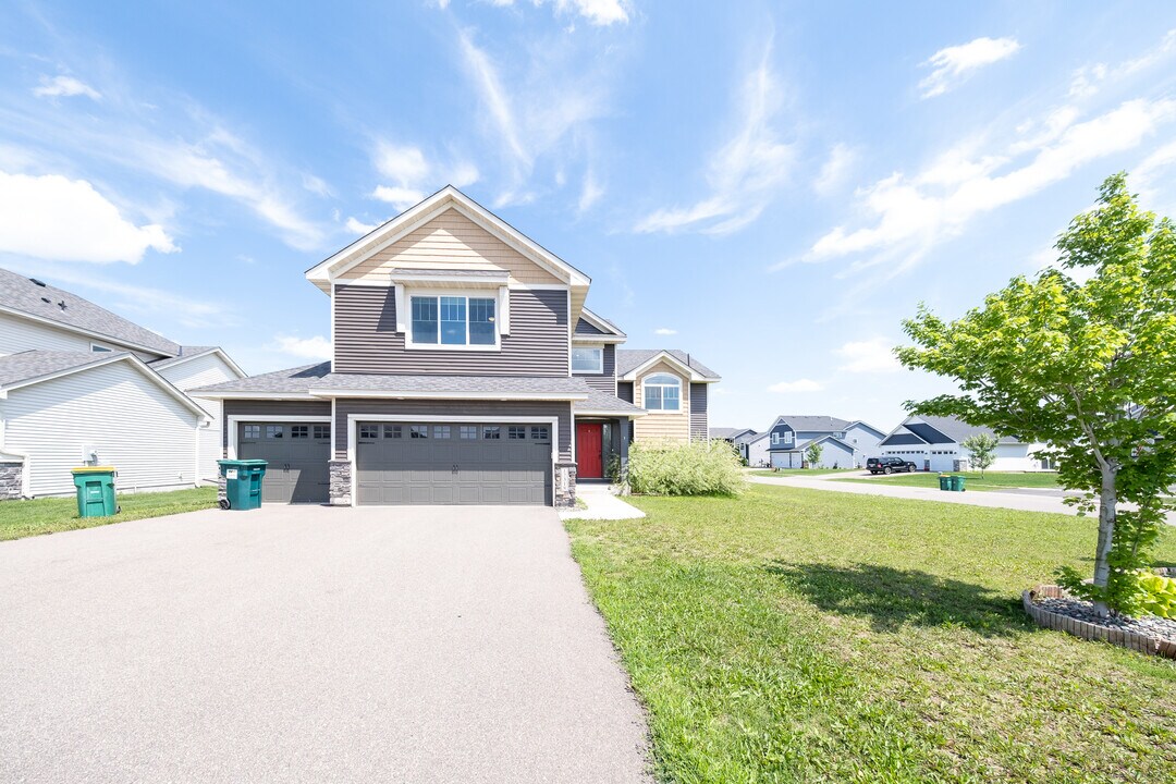17318 Encina Path in Lakeville, MN - Building Photo