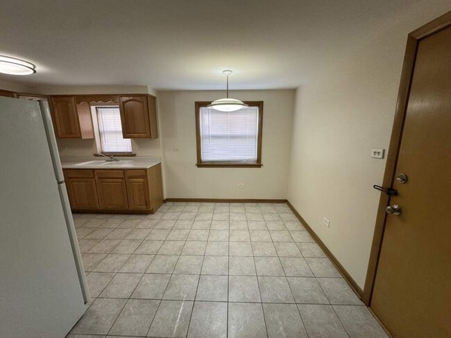 4752 N Menard Ave, Unit 2 in Chicago, IL - Building Photo - Building Photo