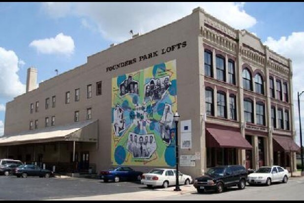 Founders Park Lofts in Springfield, MO - Foto de edificio