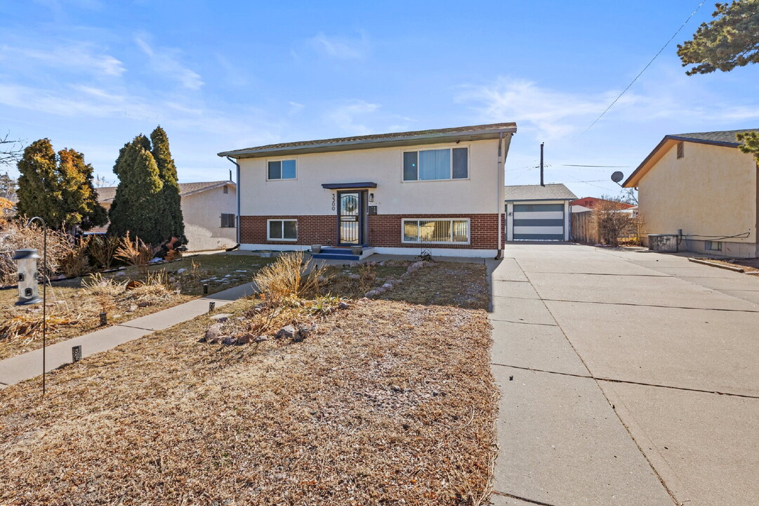 3500 Sheffield Ln in Pueblo, CO - Building Photo