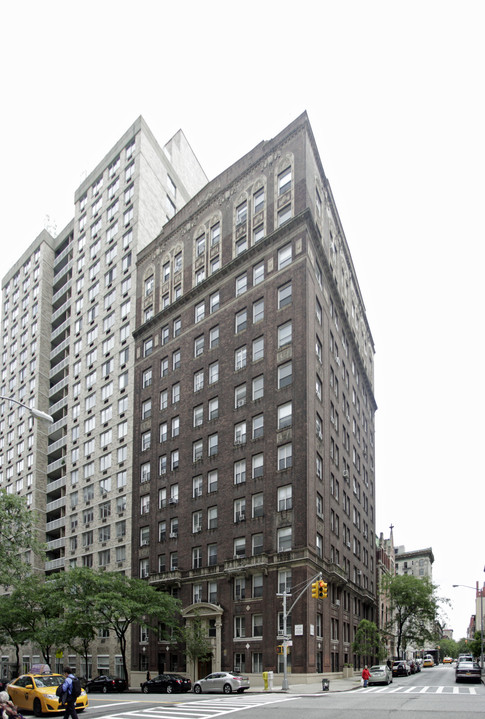 420 West End Ave in New York, NY - Building Photo