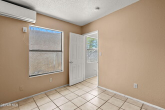 8943 Alameda Ave in El Paso, TX - Building Photo - Building Photo