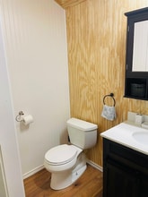 333 Co Rd 1450 in Center, TX - Foto de edificio - Building Photo