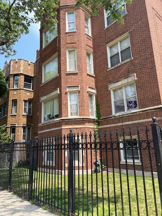 property at 7655 S Yates Blvd