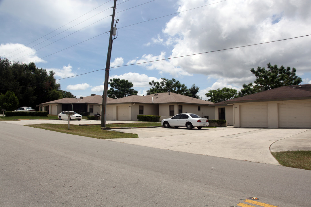 410 Domaris Ave in Lake Wales, FL - Foto de edificio