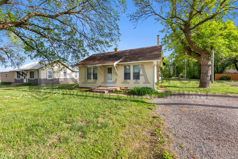 415 E 5th St in Haven, KS - Building Photo
