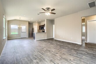 102 Sulphur River Lp in Hutto, TX - Building Photo - Building Photo