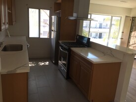 954 S Barrington Ave, Unit B Apartamentos