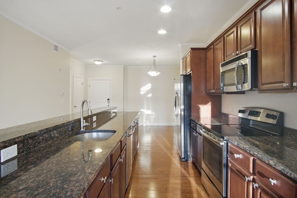 168 S Monterey St in Alhambra, CA - Building Photo