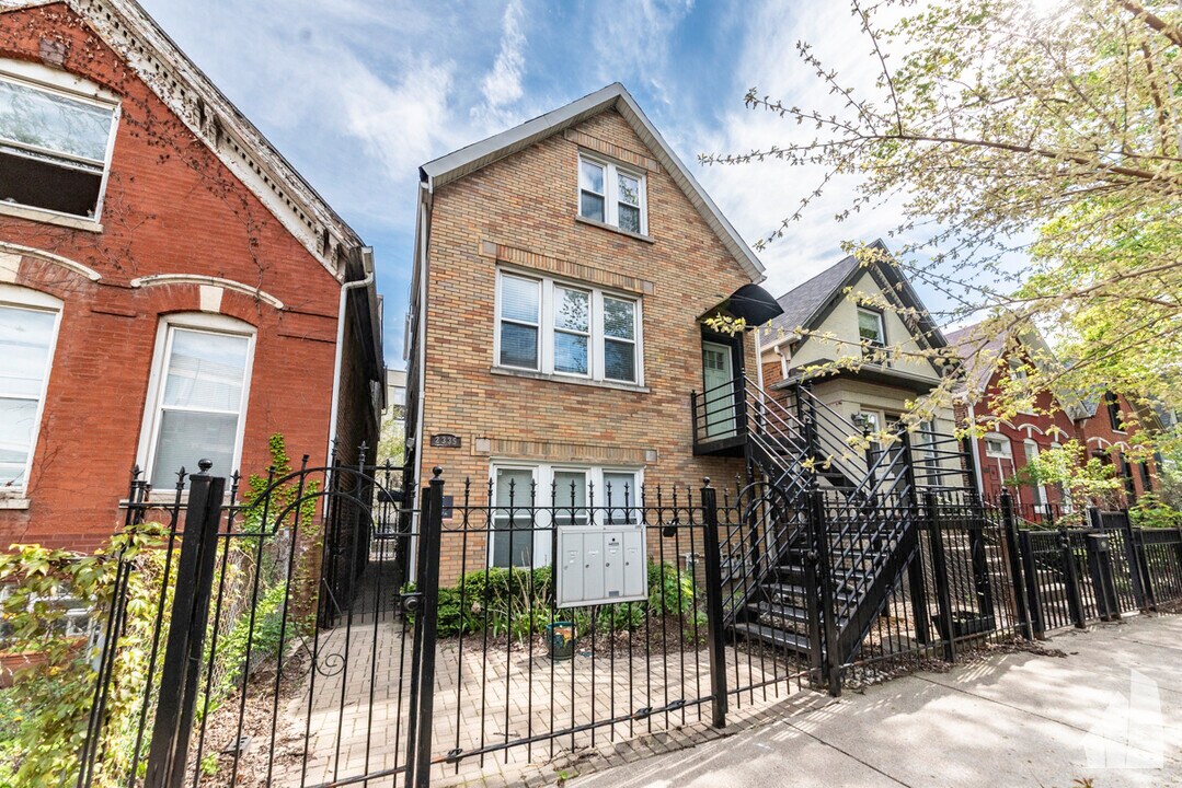 2335 W Moffat St, Unit # 03 in Chicago, IL - Foto de edificio
