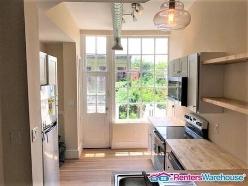 1521 W Lombard St in Baltimore, MD - Building Photo
