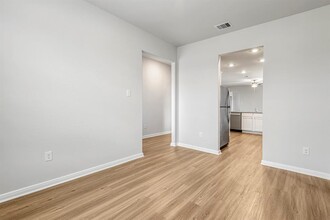413 Lgt Smt Dr in Katy, TX - Foto de edificio - Building Photo