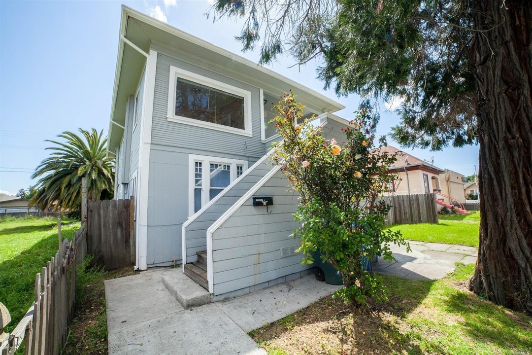 Duplex in Vallejo, CA - Foto de edificio