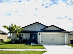 5509 Fantasy Dr in Fort Pierce, FL - Building Photo - Building Photo