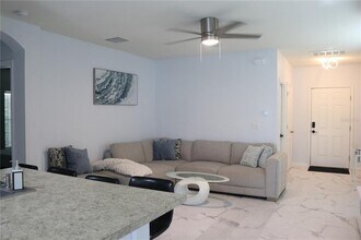 12107 Barnsley Reserve Pl in Gibsonton, FL - Foto de edificio - Building Photo