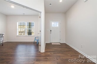 10759 Adair Wds Dr in Davidson, NC - Foto de edificio - Building Photo