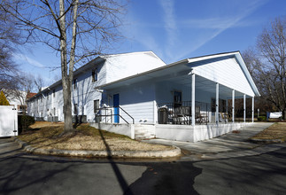 Cary Central Apartments in Cary, NC - Building Photo - Building Photo