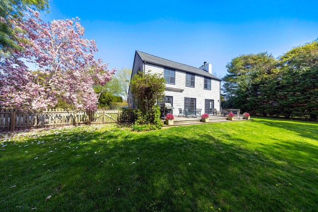 80 Bishops Ln in Southampton, NY - Foto de edificio - Building Photo