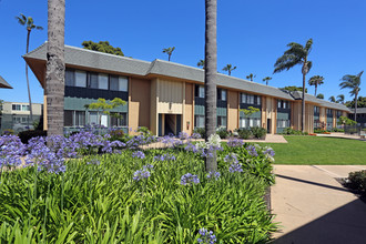 Pacific Breeze Apartments in San Diego, CA - Building Photo - Building Photo