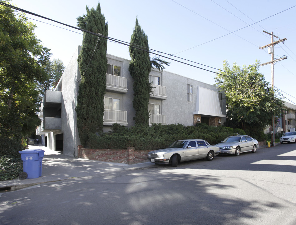 11126 Acama St in North Hollywood, CA - Foto de edificio